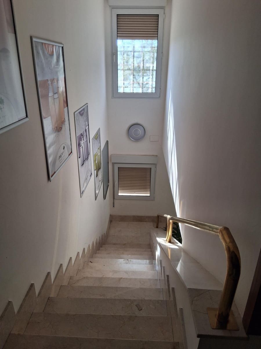 Business for sale in Albacete city with garage - € 1,100,000 (Ref: 9723624)