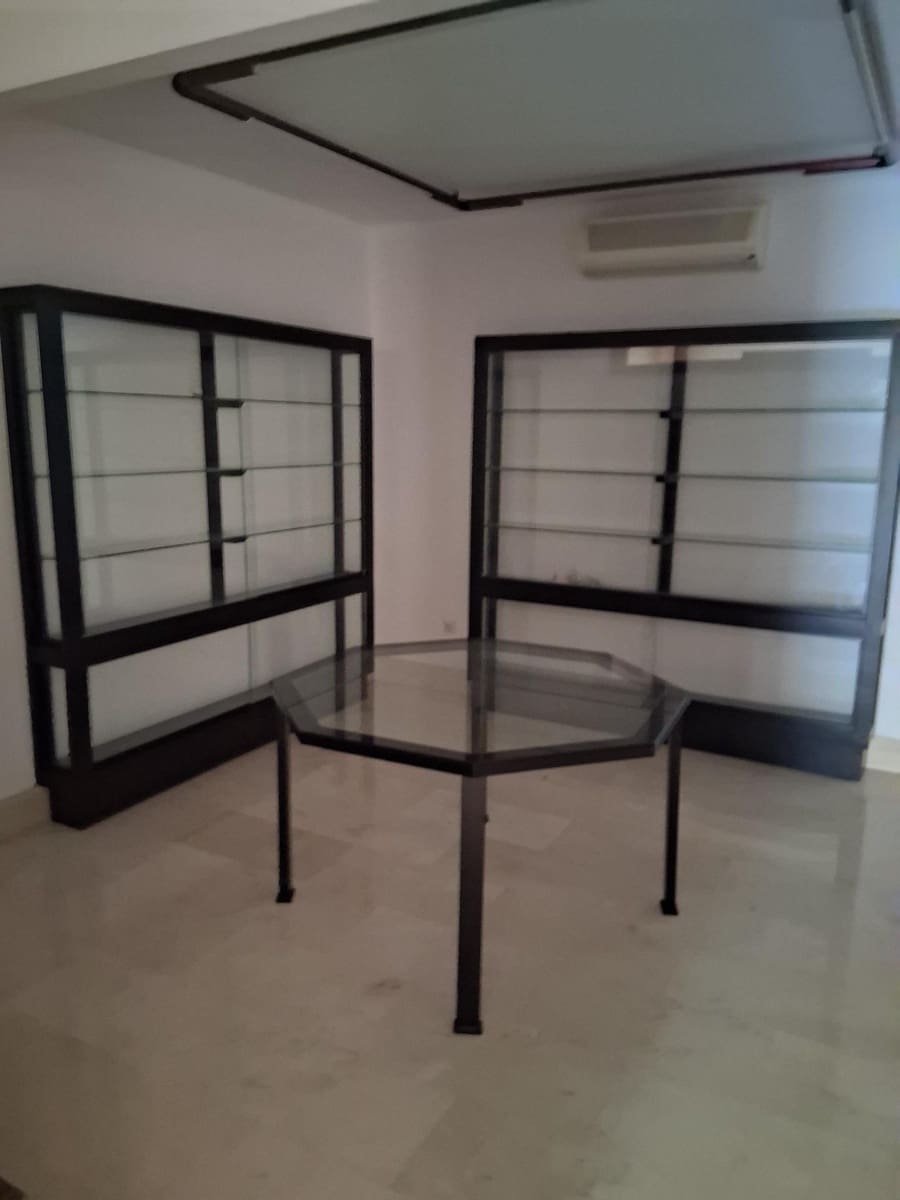 Business for sale in Albacete city with garage - € 1,100,000 (Ref: 9723624)