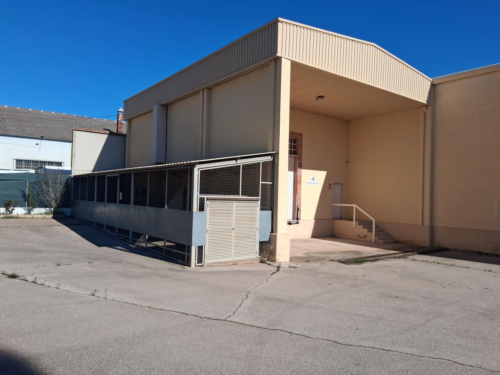 Business for sale in Albacete city with garage - € 1,100,000 (Ref: 9723624)