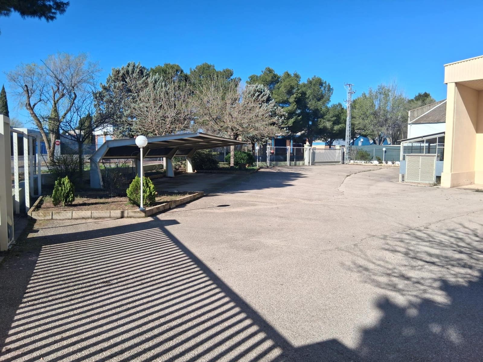 Business for sale in Albacete city with garage - € 1,100,000 (Ref: 9723624)