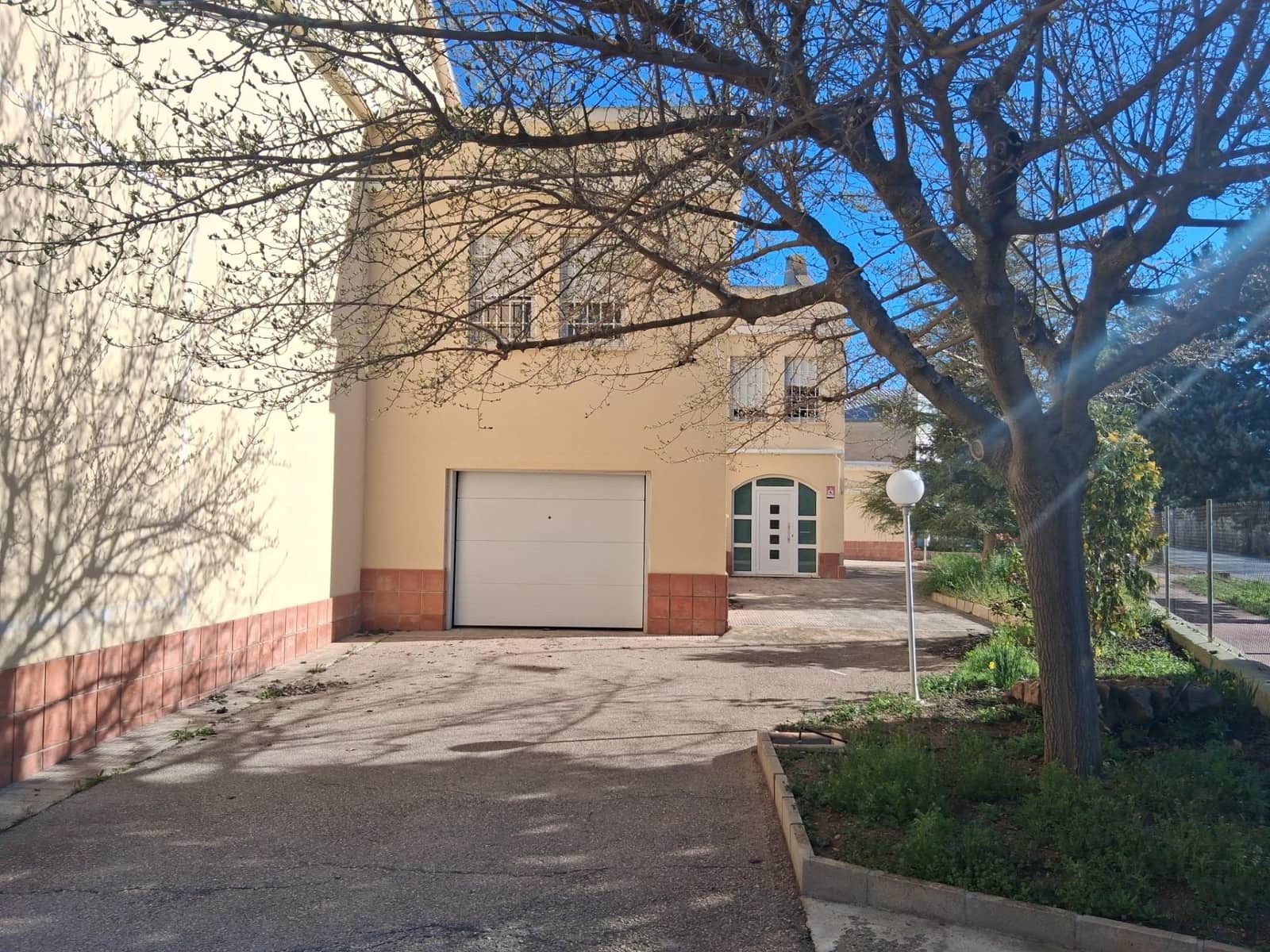 Business for sale in Albacete city with garage - € 1,100,000 (Ref: 9723624)
