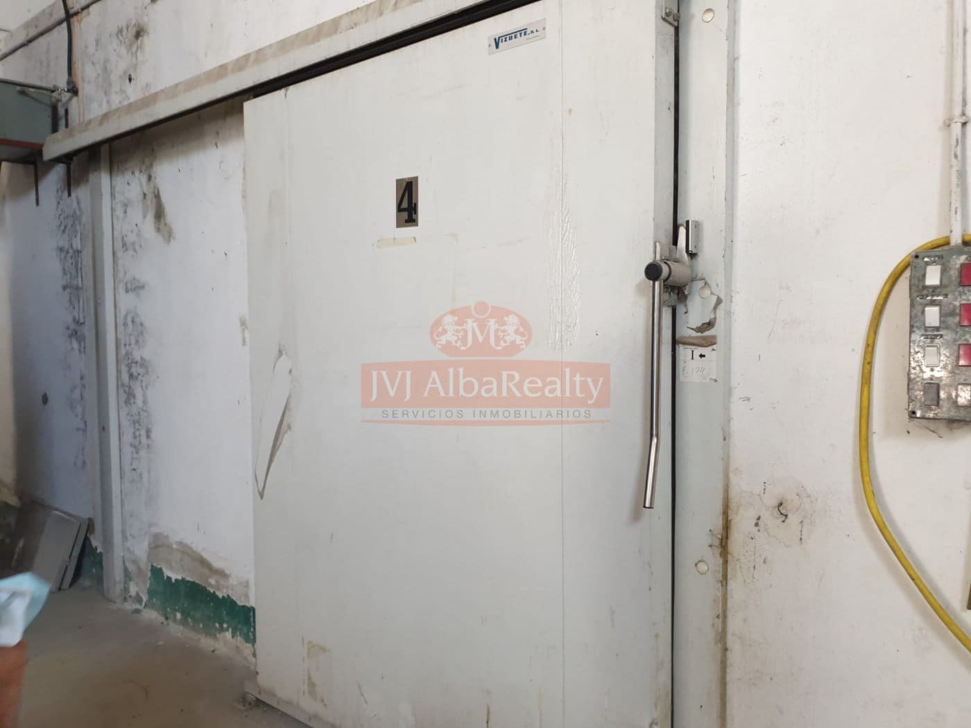 Business for sale in Albacete city - € 300,000 (Ref: 9723626)