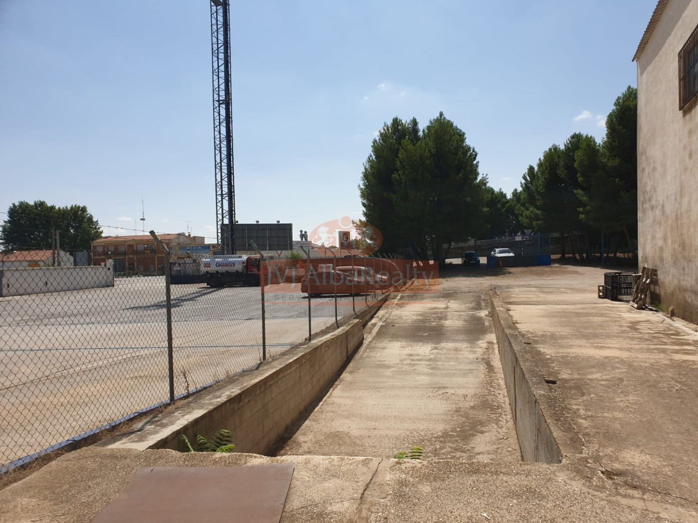 Business for sale in Albacete city - € 300,000 (Ref: 9723626)