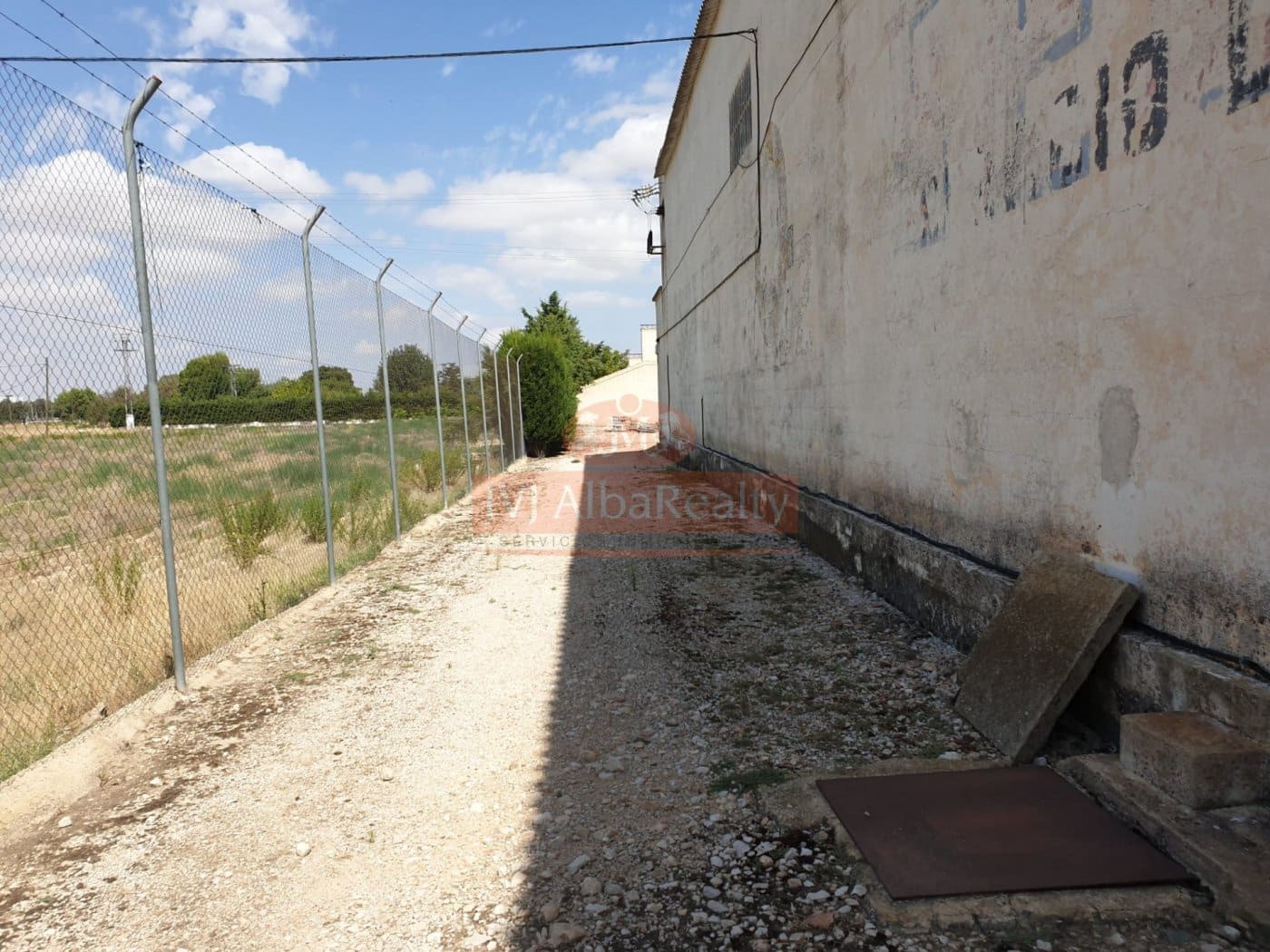 Business for sale in Albacete city - € 300,000 (Ref: 9723626)