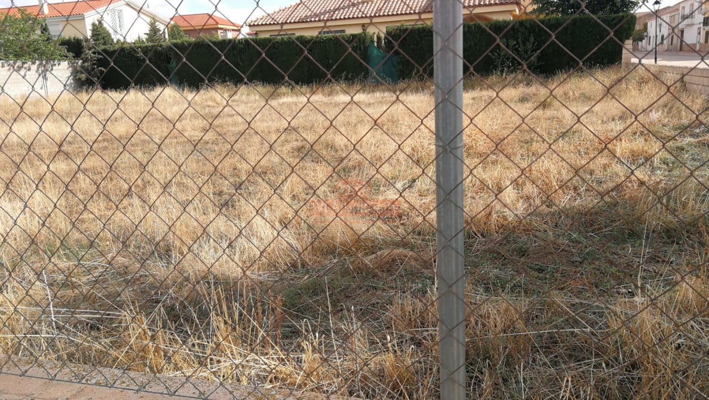 Building Plot for sale in Chinchilla de Monte-Aragon - € 100,000 (Ref: 9723632)