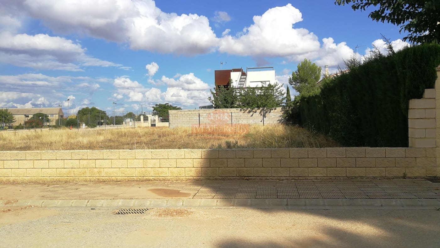 Building Plot for sale in Chinchilla de Monte-Aragon - € 100,000 (Ref: 9723632)
