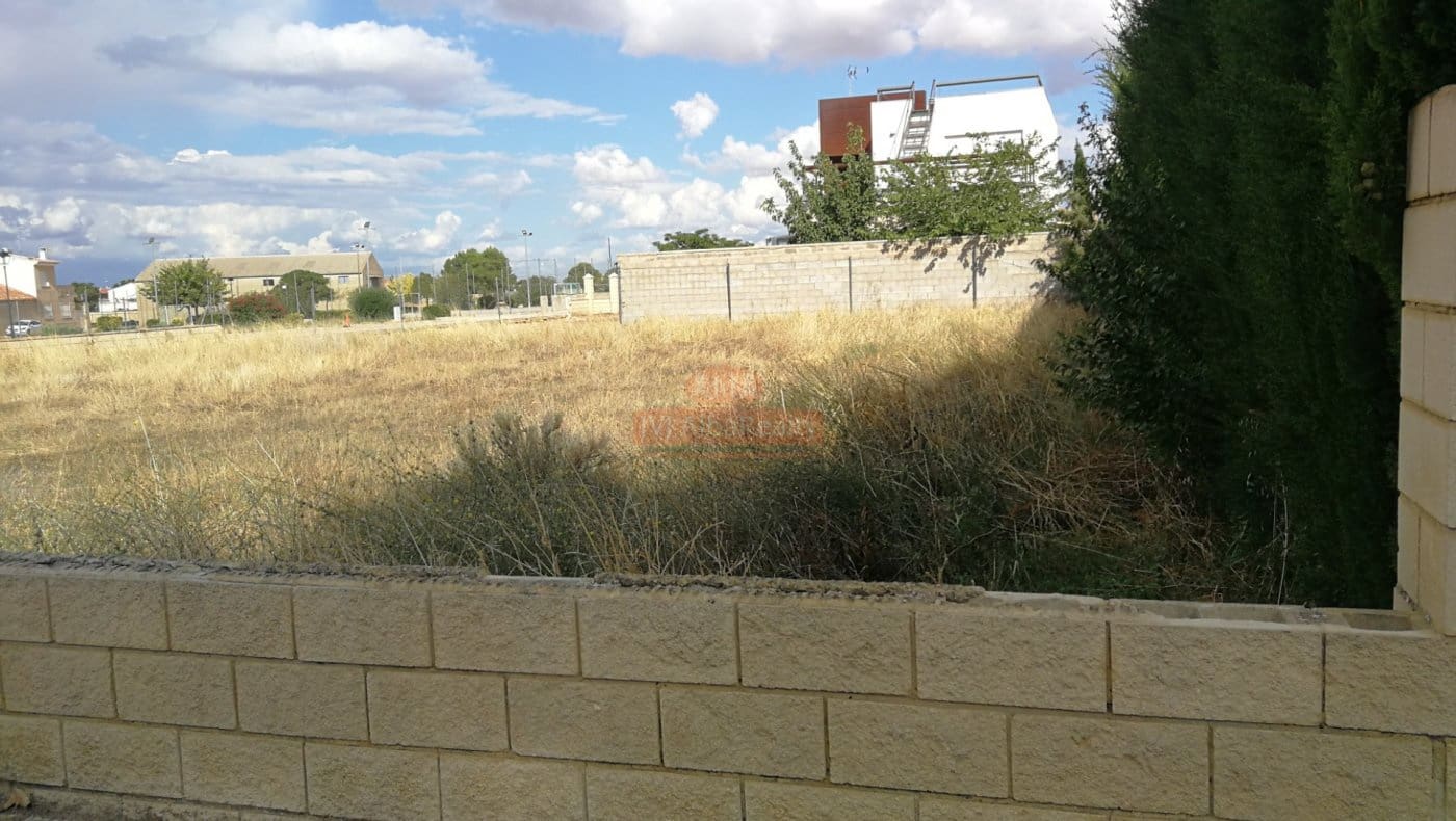 Building Plot for sale in Chinchilla de Monte-Aragon - € 100,000 (Ref: 9723632)