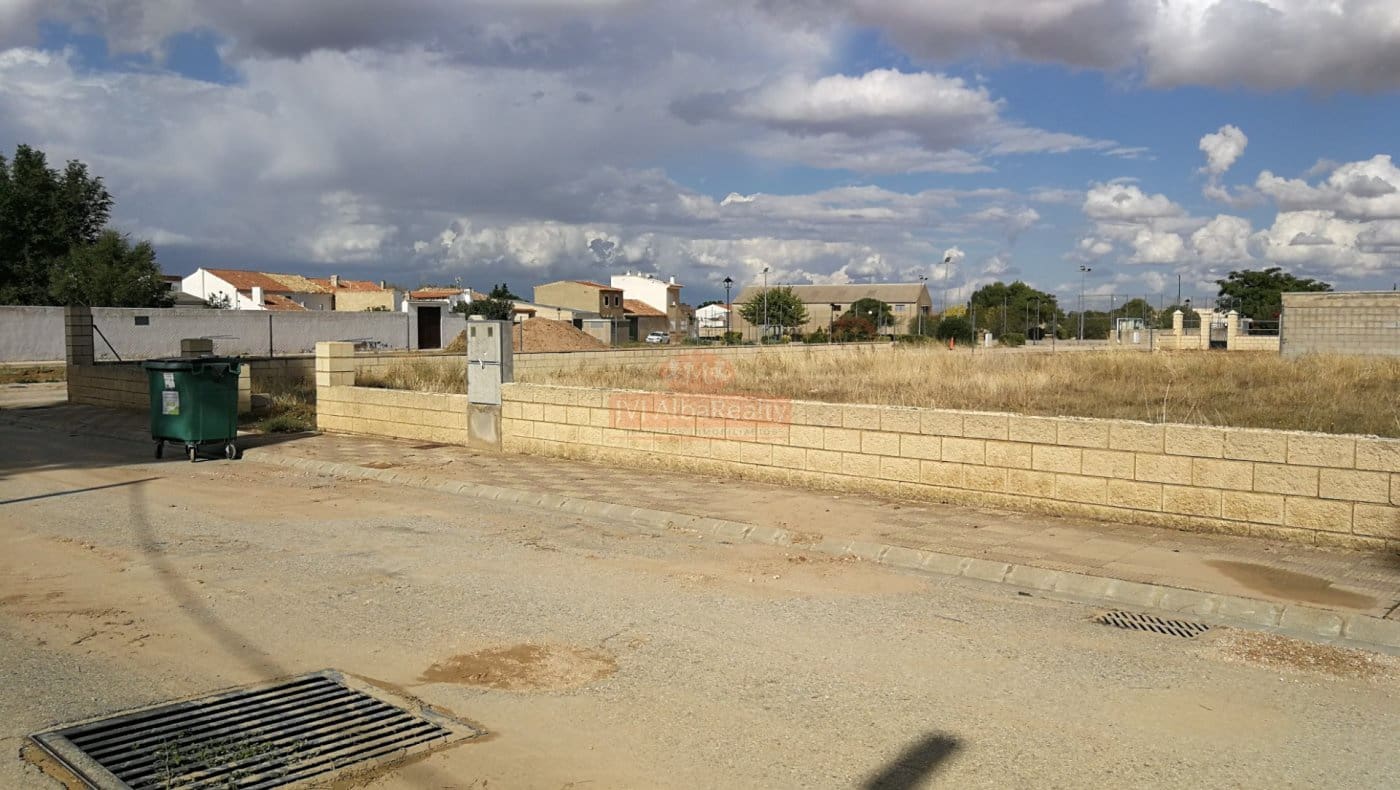 Building Plot for sale in Chinchilla de Monte-Aragon - € 100,000 (Ref: 9723632)