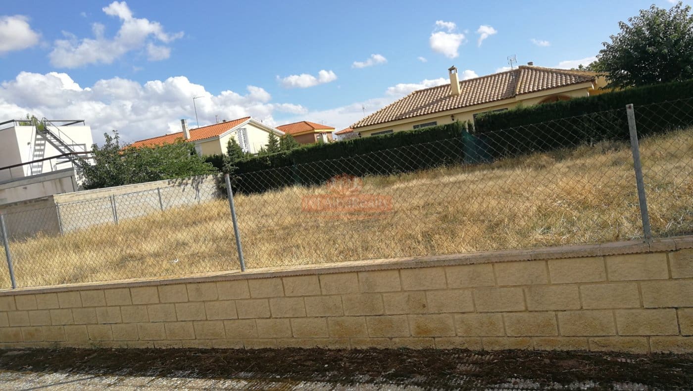 Building Plot for sale in Chinchilla de Monte-Aragon - € 100,000 (Ref: 9723632)