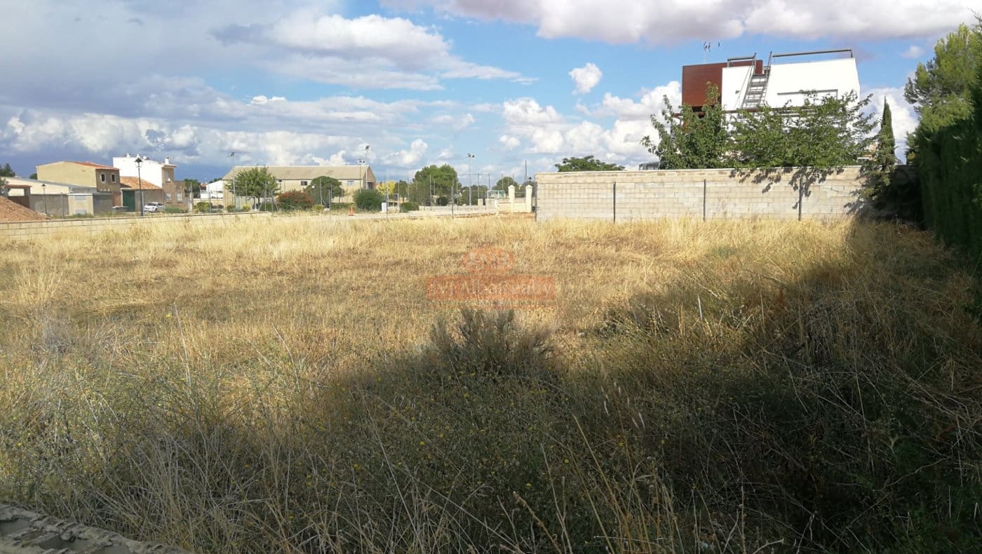 Building Plot for sale in Chinchilla de Monte-Aragon - € 100,000 (Ref: 9723632)