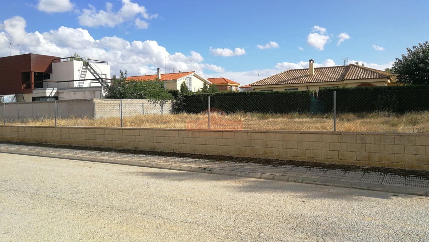 Building Plot for sale in Chinchilla de Monte-Aragon - € 100,000 (Ref: 9723632)