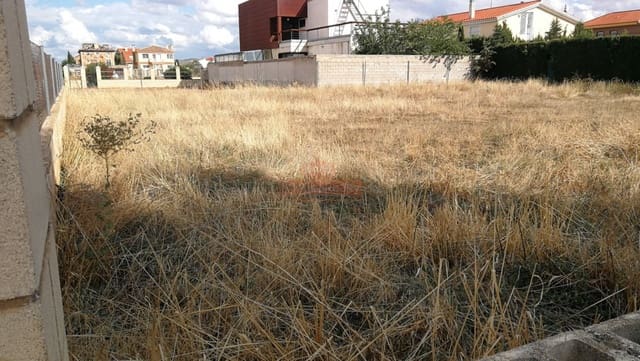 Building Plot for sale in Chinchilla de Monte-Aragón - € 100,000 (Ref: 9723632)