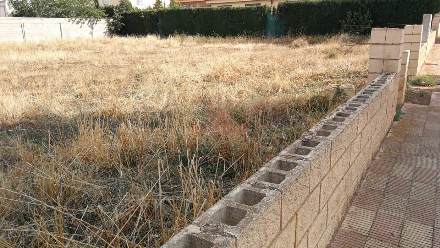 Building Plot for sale in Chinchilla de Monte-Aragon - € 100,000 (Ref: 9723632)