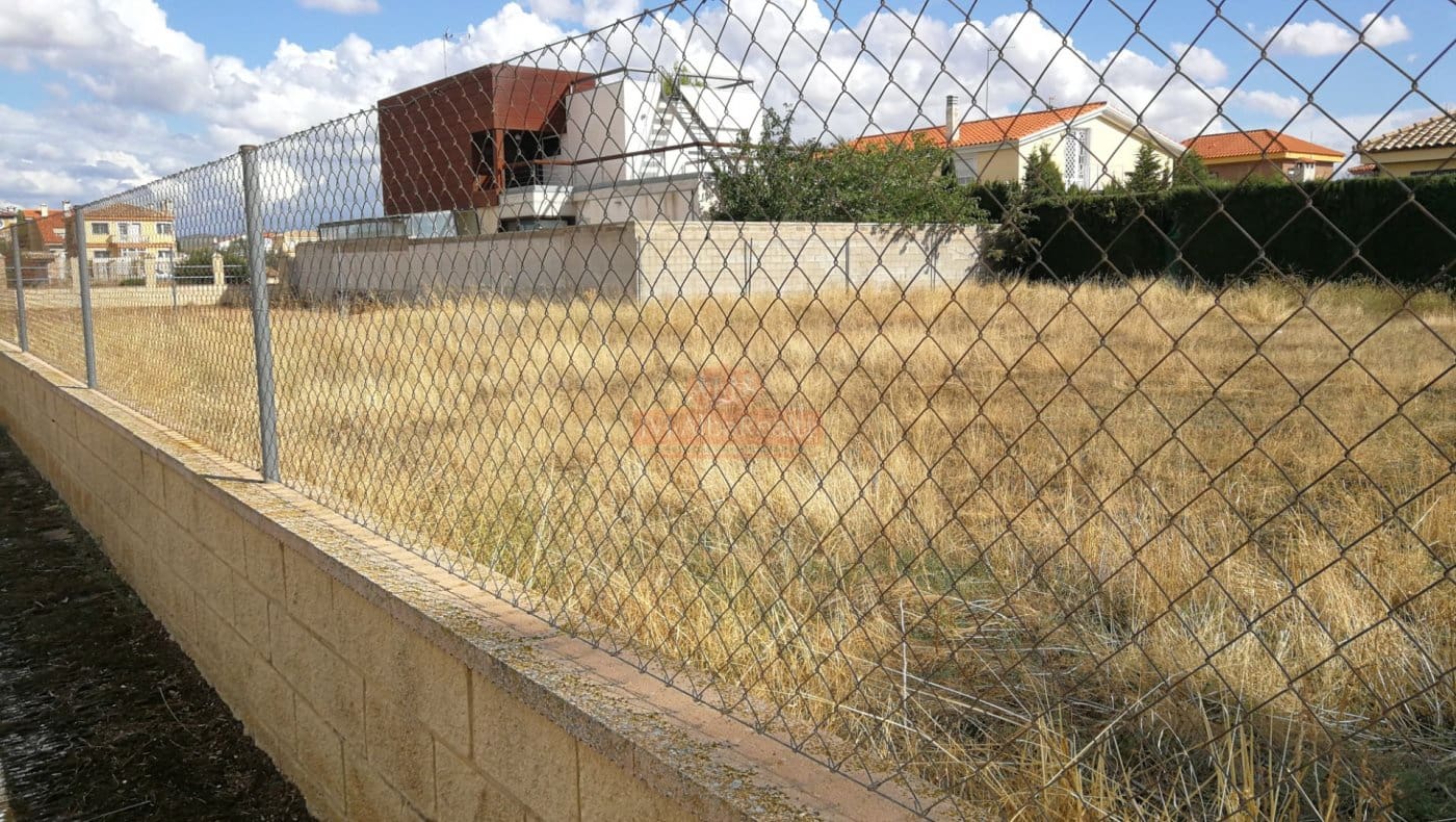 Building Plot for sale in Chinchilla de Monte-Aragon - € 100,000 (Ref: 9723632)
