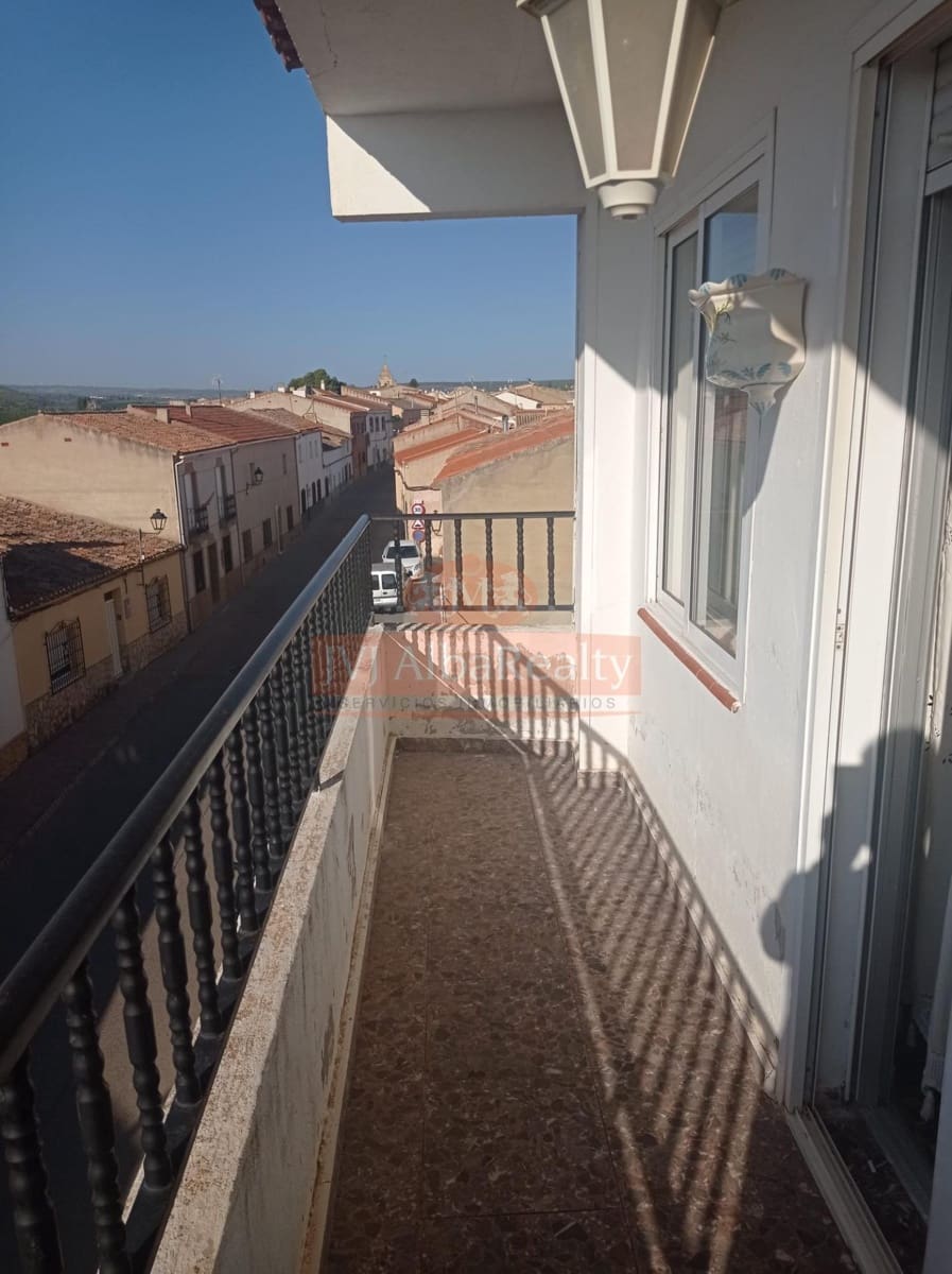 5 bedroom Flat for sale in San Pedro with garage - € 175,000 (Ref: 9723636)