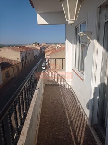 5 bedroom Flat for sale in San Pedro with garage - € 175,000 (Ref: 9723636)
