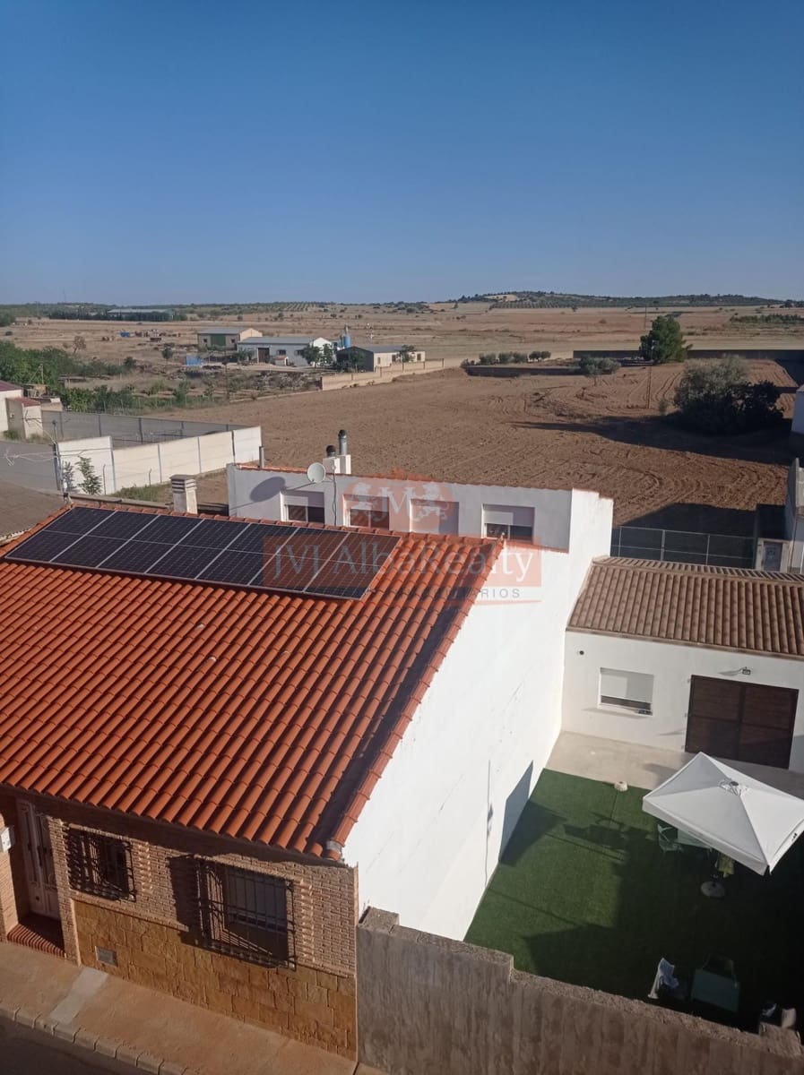 5 bedroom Flat for sale in San Pedro with garage - € 175,000 (Ref: 9723636)