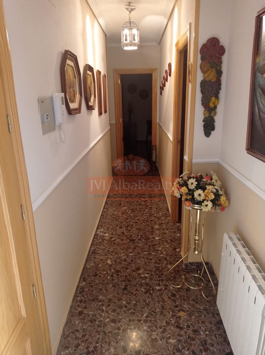 5 bedroom Flat for sale in San Pedro with garage - € 175,000 (Ref: 9723636)