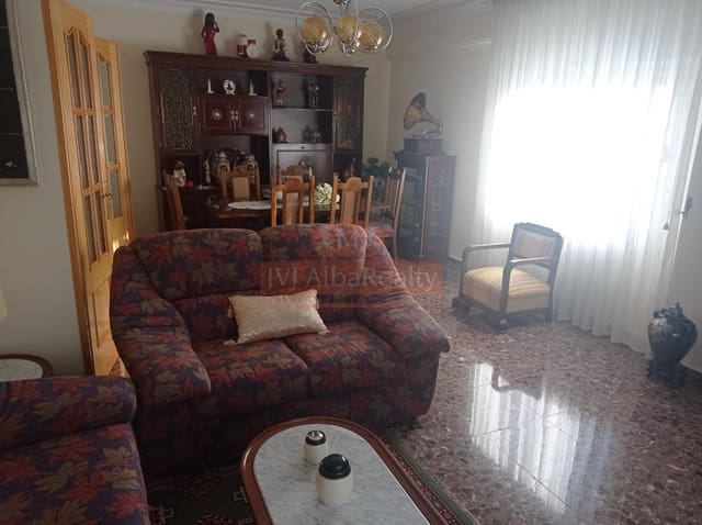 5 bedroom Flat for sale in San Pedro with garage - € 175,000 (Ref: 9723636)