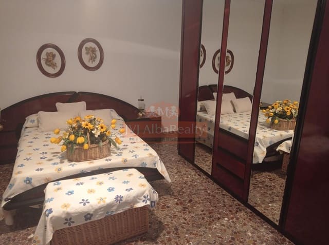 5 bedroom Flat for sale in San Pedro with garage - € 175,000 (Ref: 9723636)