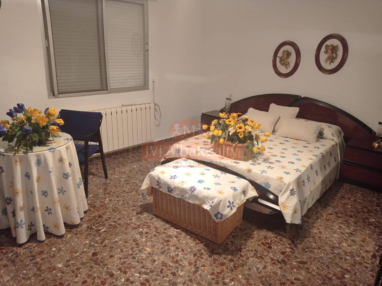 5 bedroom Flat for sale in San Pedro with garage - € 175,000 (Ref: 9723636)