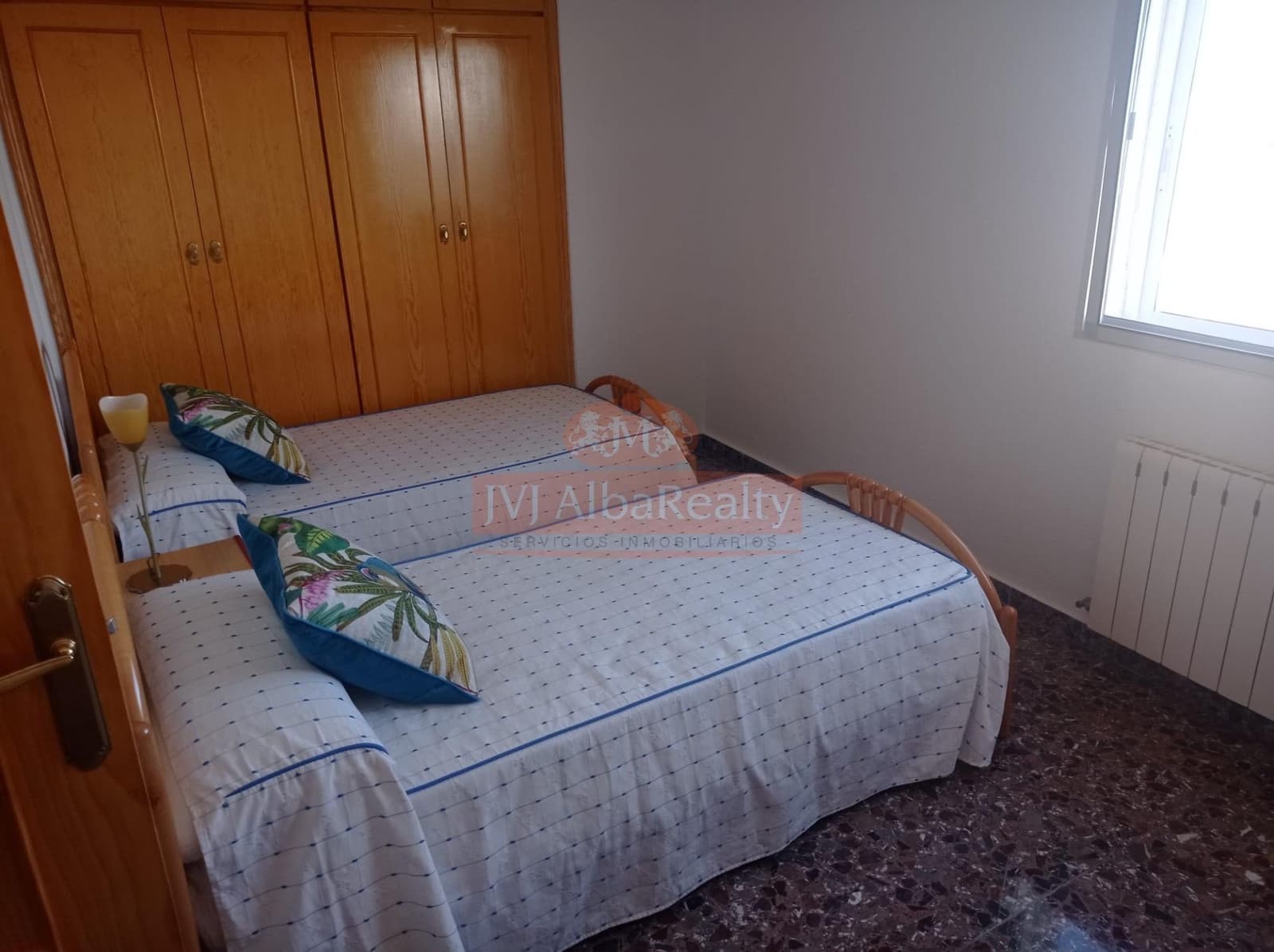 5 bedroom Flat for sale in San Pedro with garage - € 175,000 (Ref: 9723636)