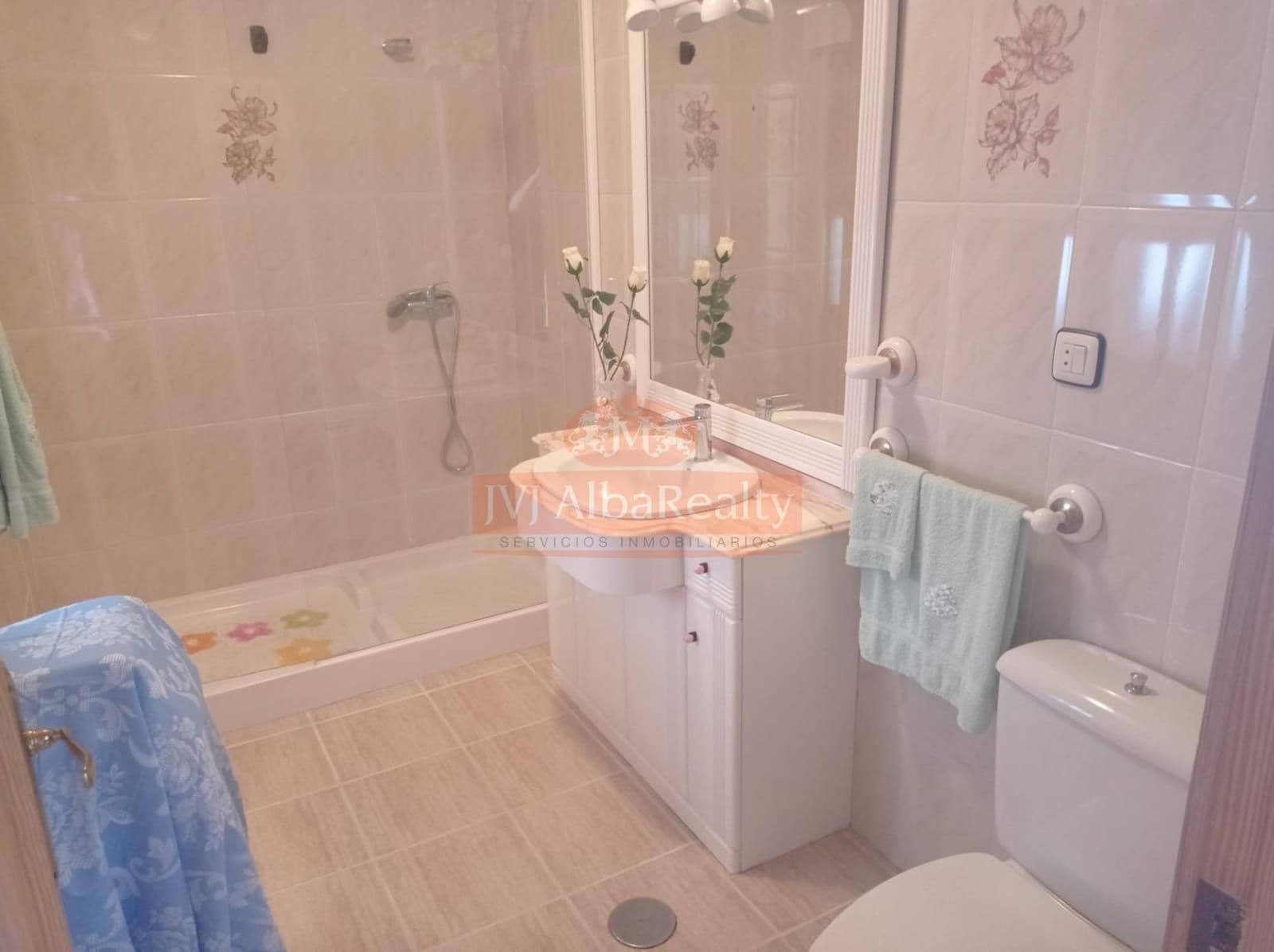 5 bedroom Flat for sale in San Pedro with garage - € 175,000 (Ref: 9723636)