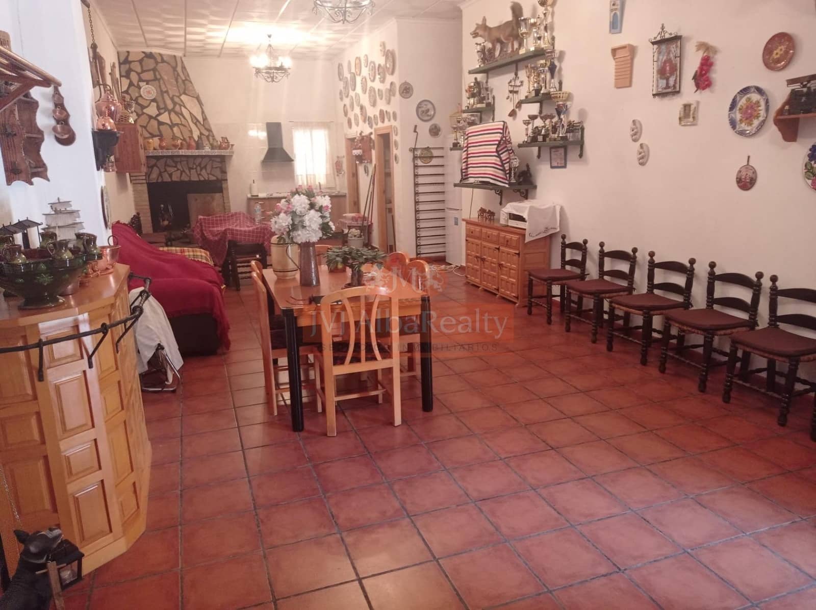 5 bedroom Flat for sale in San Pedro with garage - € 175,000 (Ref: 9723636)