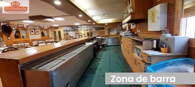 Komercyjne na sprzedaż w Miasto Albacete z garażem - 980 000 € (Ref: 9723640)