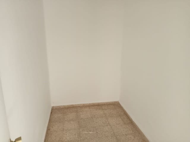 Commercial for sale in La Gineta - € 83,000 (Ref: 9723642)