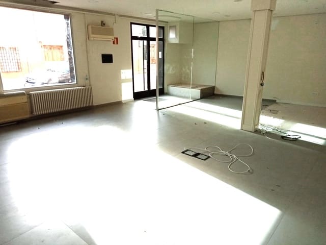 Commercial for sale in La Gineta - € 83,000 (Ref: 9723642)