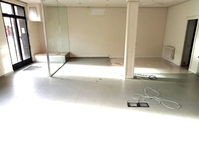 Commercial for sale in La Gineta - € 83,000 (Ref: 9723642)