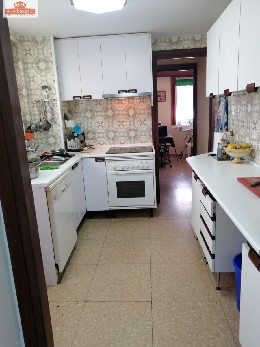 5 bedroom Flat for sale in Albacete city with garage - € 537,000 (Ref: 9723645)