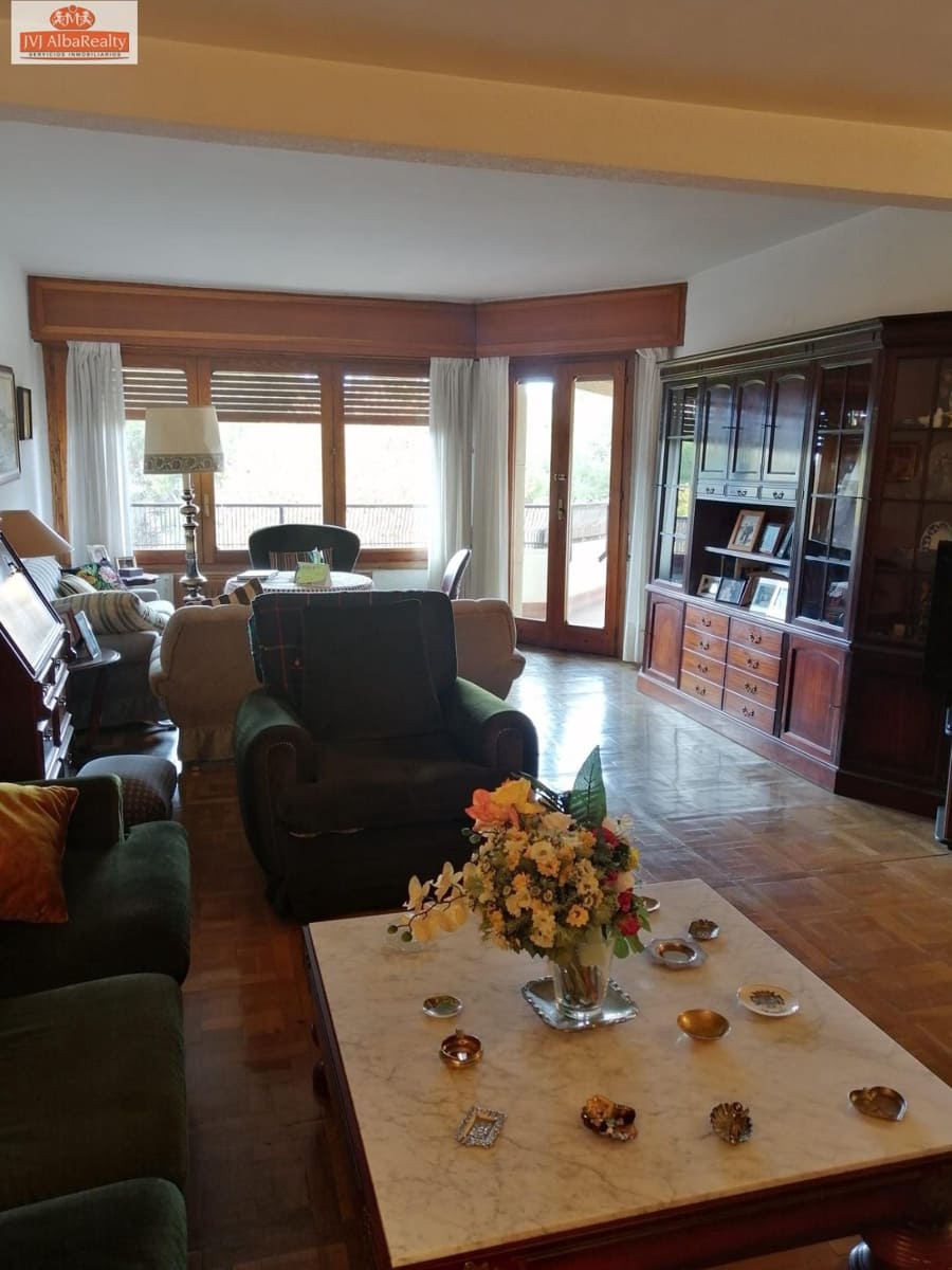 5 bedroom Flat for sale in Albacete city with garage - € 537,000 (Ref: 9723645)