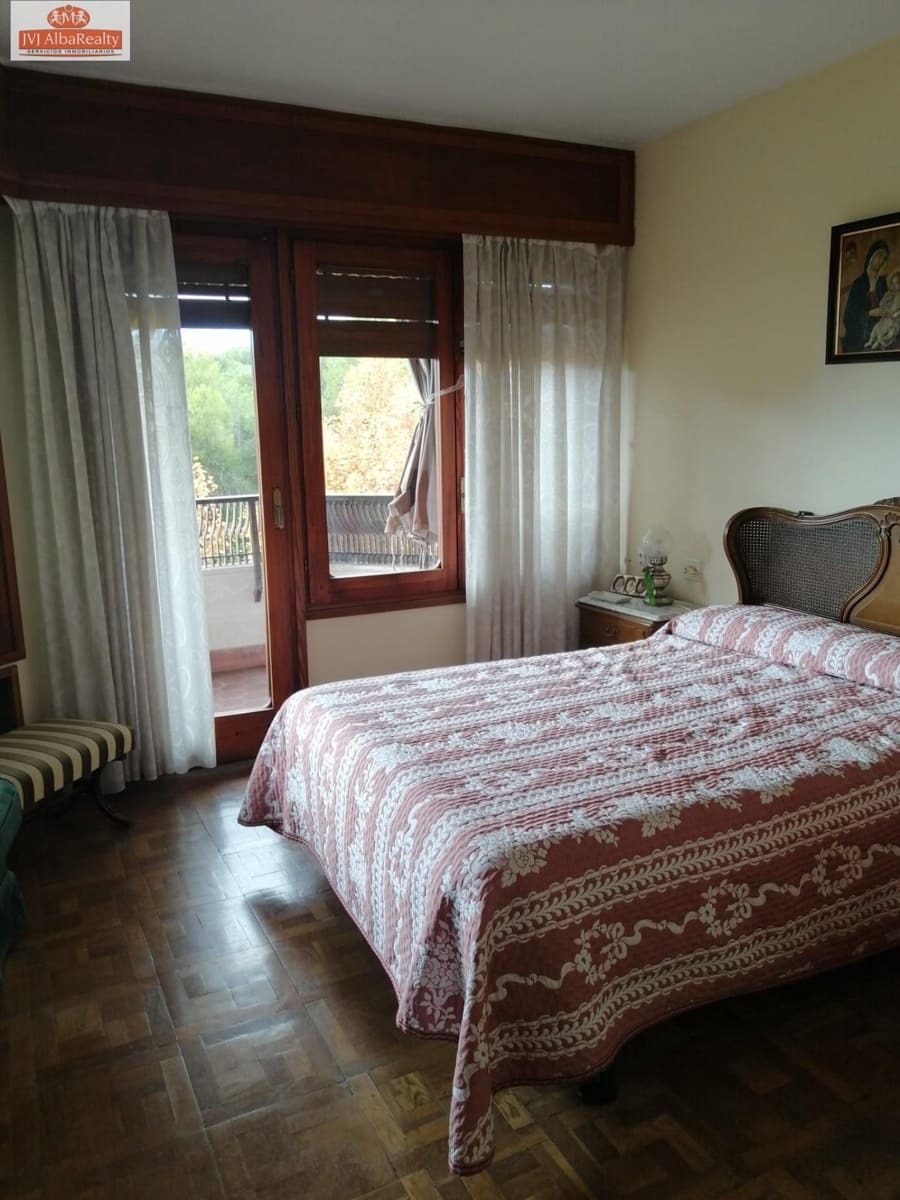 5 bedroom Flat for sale in Albacete city with garage - € 537,000 (Ref: 9723645)