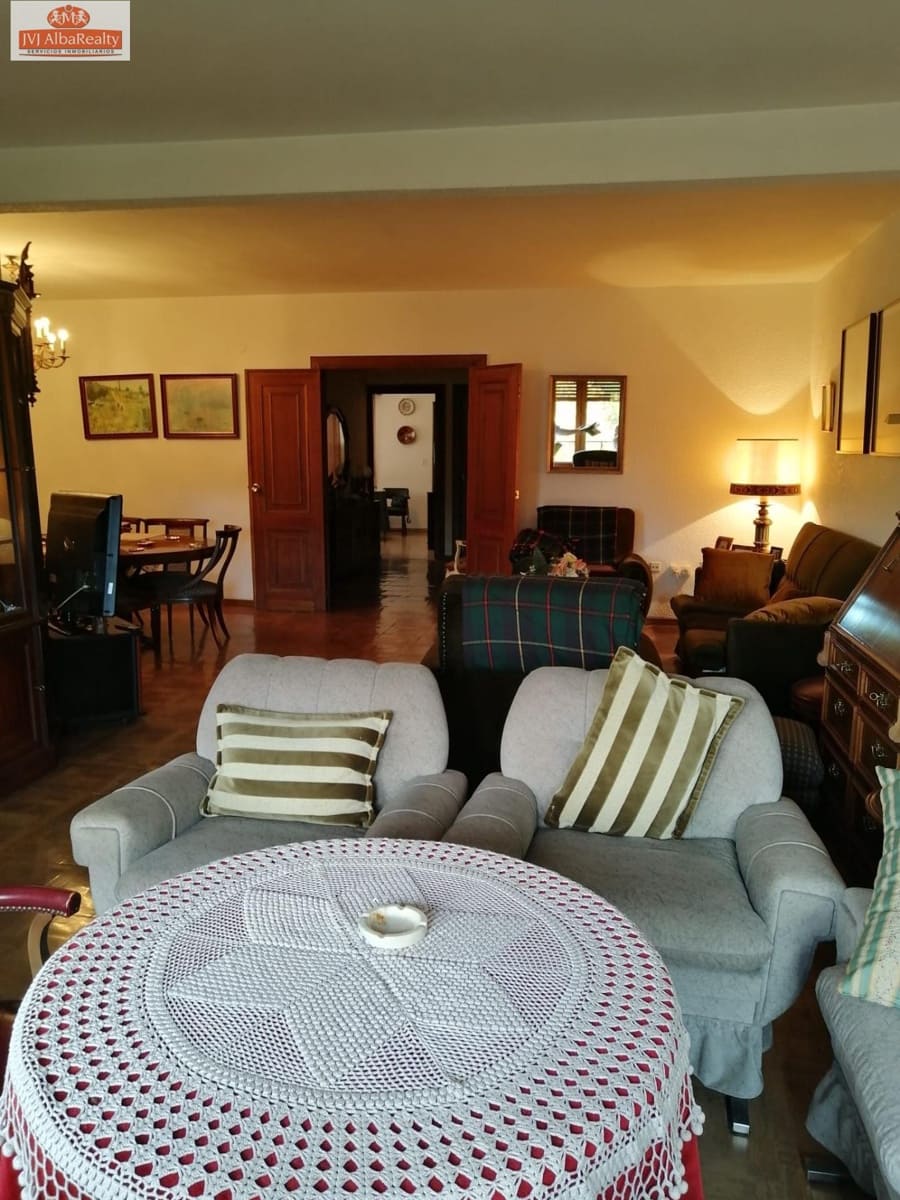 5 bedroom Flat for sale in Albacete city with garage - € 537,000 (Ref: 9723645)