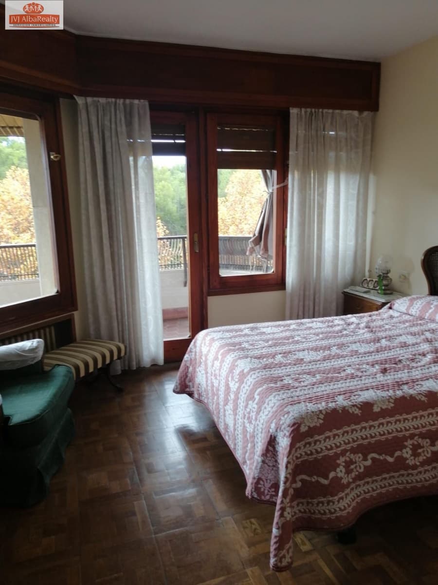 5 bedroom Flat for sale in Albacete city with garage - € 537,000 (Ref: 9723645)