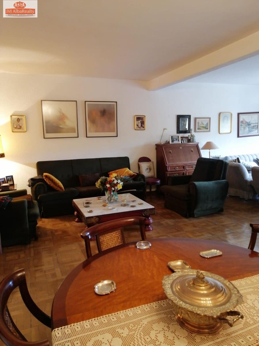 5 bedroom Flat for sale in Albacete city with garage - € 537,000 (Ref: 9723645)