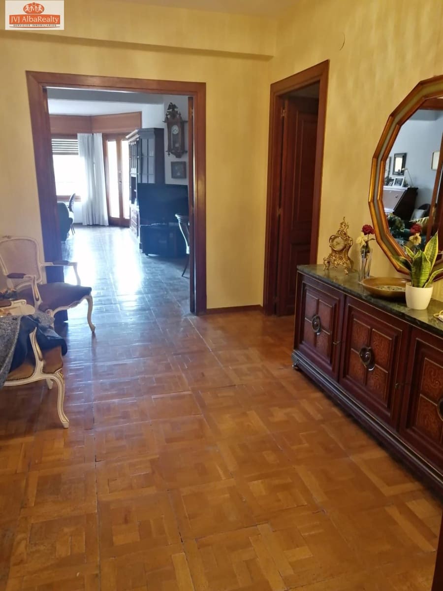 5 bedroom Flat for sale in Albacete city with garage - € 537,000 (Ref: 9723645)