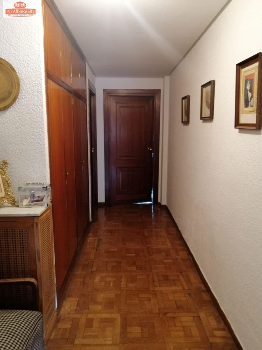 5 bedroom Flat for sale in Albacete city with garage - € 537,000 (Ref: 9723645)