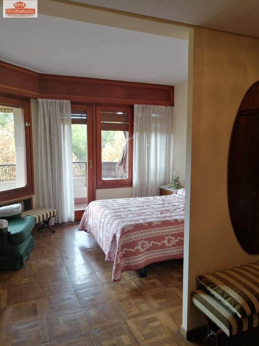 5 bedroom Flat for sale in Albacete city with garage - € 537,000 (Ref: 9723645)