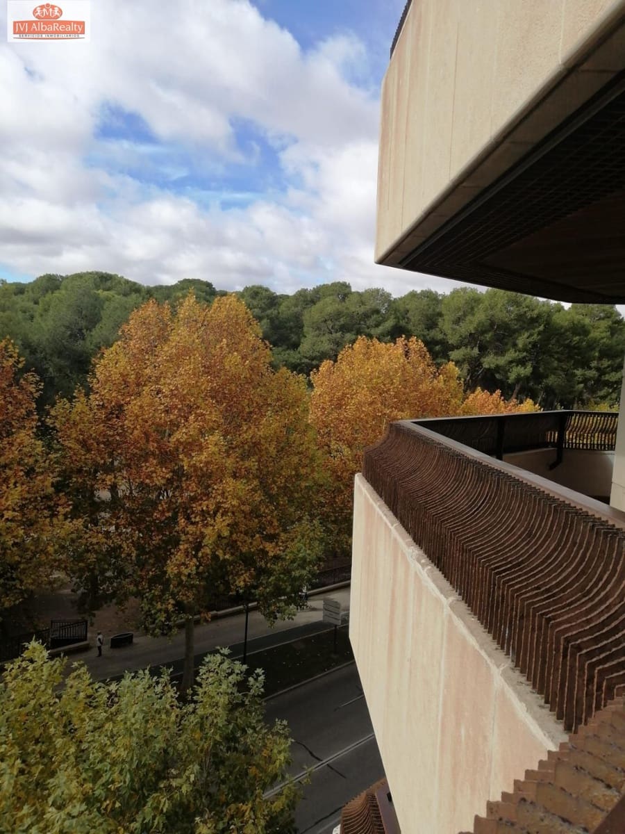 5 bedroom Flat for sale in Albacete city with garage - € 537,000 (Ref: 9723645)