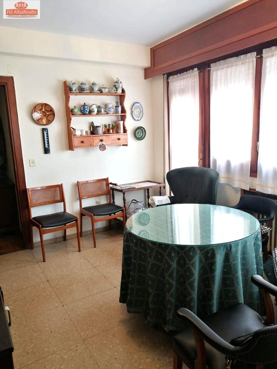 5 bedroom Flat for sale in Albacete city with garage - € 537,000 (Ref: 9723645)