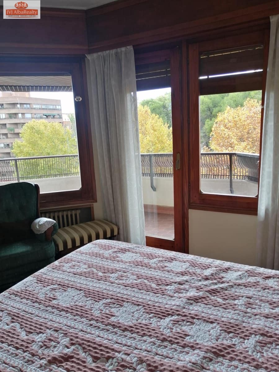 5 bedroom Flat for sale in Albacete city with garage - € 537,000 (Ref: 9723645)