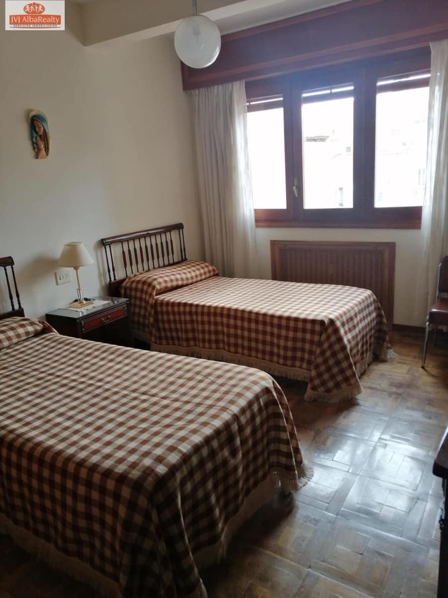 5 bedroom Flat for sale in Albacete city with garage - € 537,000 (Ref: 9723645)