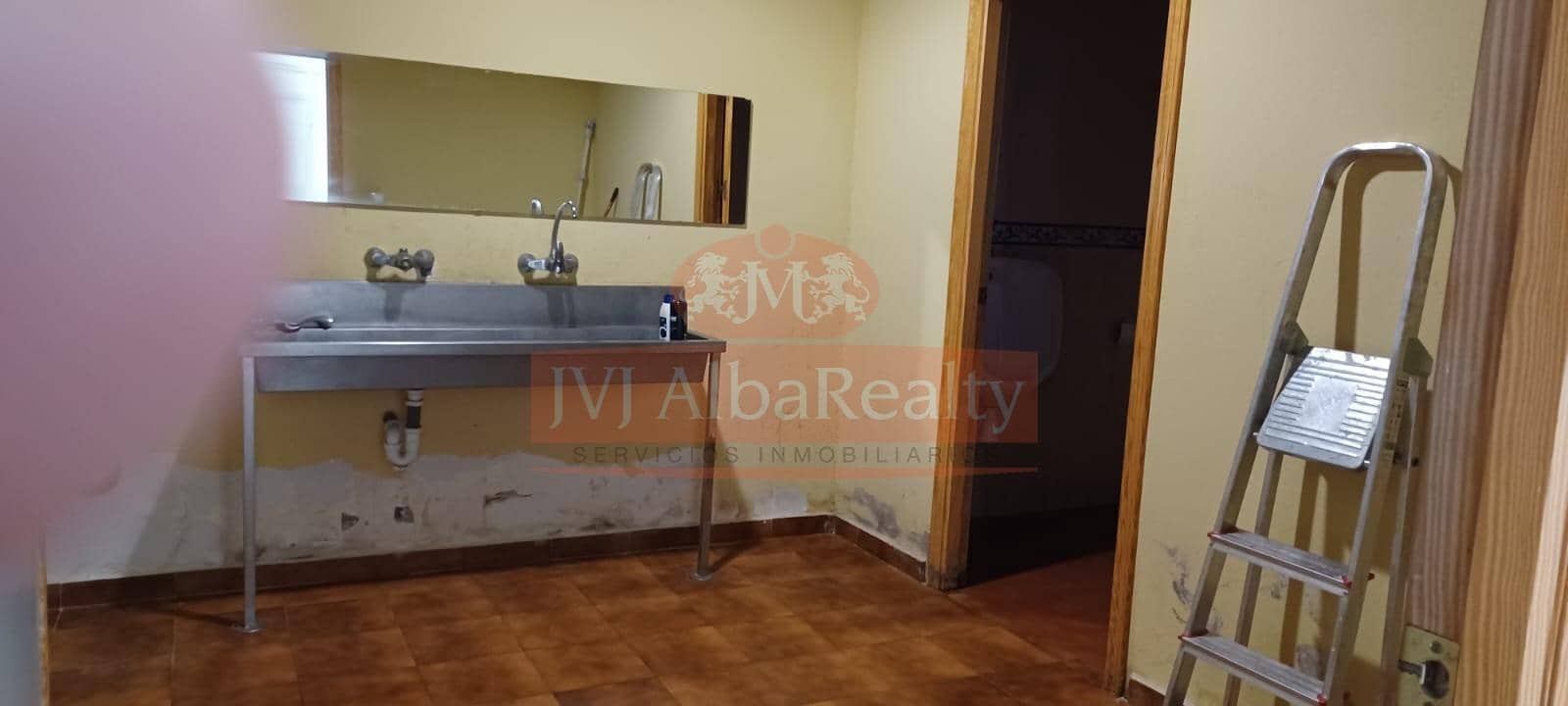 Commercial for sale in Albacete city - € 750,000 (Ref: 9723646)