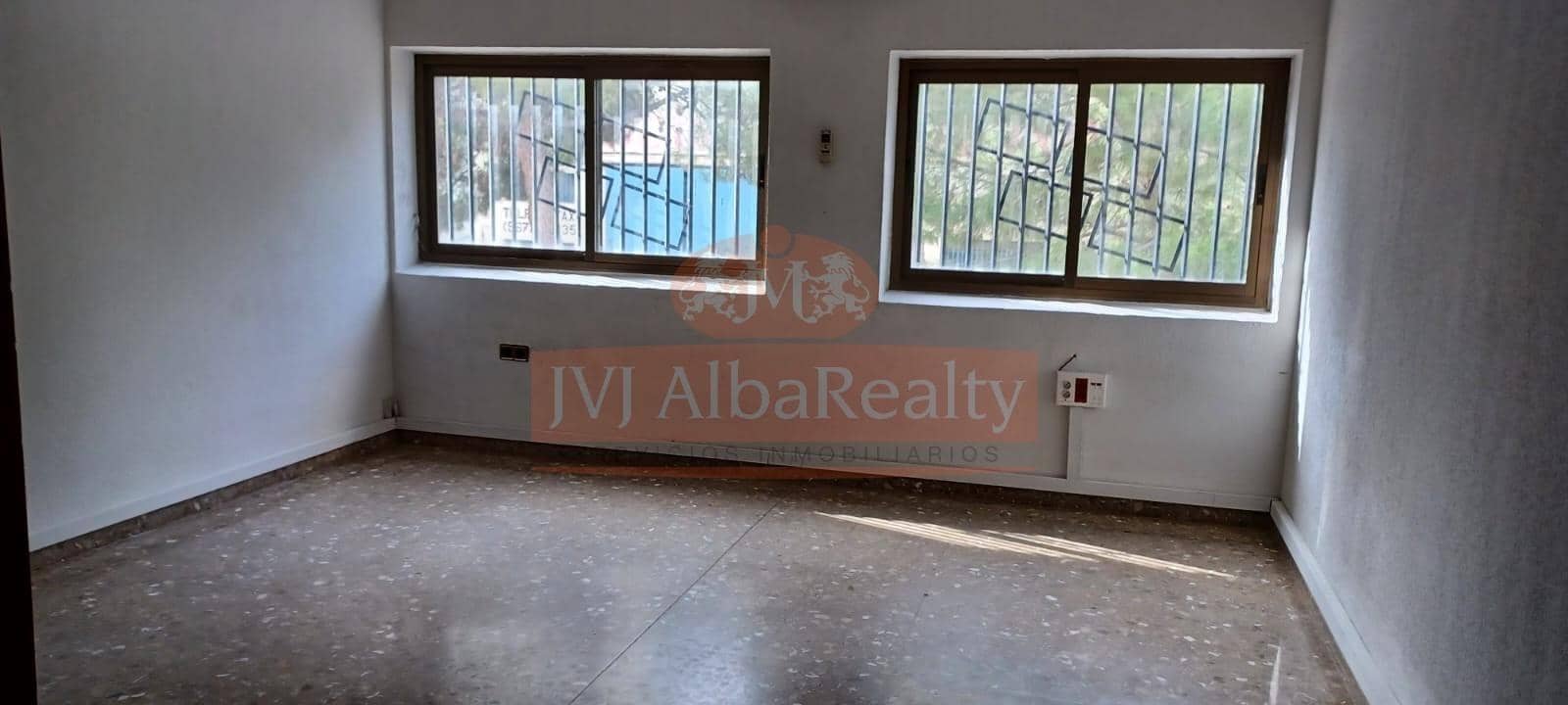 Commercial for sale in Albacete city - € 750,000 (Ref: 9723646)