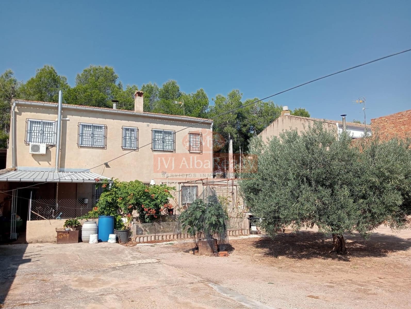 5 bedroom Townhouse for sale in Pozohondo with garage - € 150,000 (Ref: 9723653)