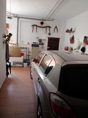 5 bedroom Townhouse for sale in Pozohondo with garage - € 150,000 (Ref: 9723653)