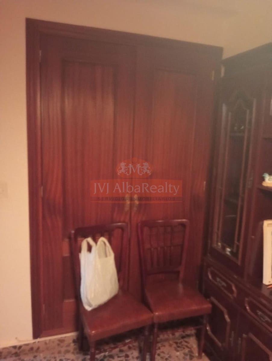 5 bedroom Townhouse for sale in Pozohondo with garage - € 150,000 (Ref: 9723653)